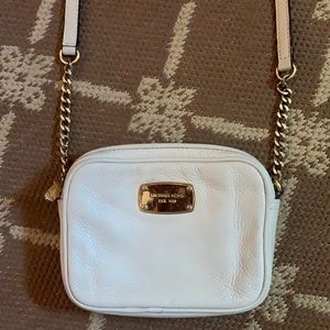 Selling this mini bag in good conditions!